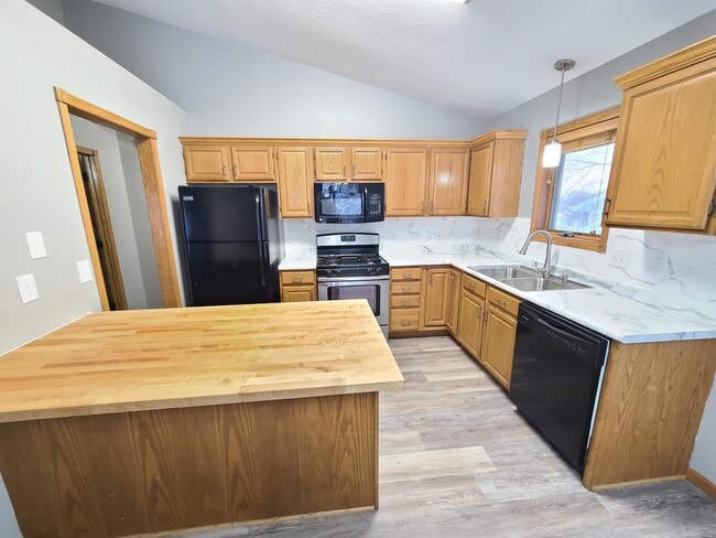 Foto del edificio - 2932 Northern Slopes Ln NE