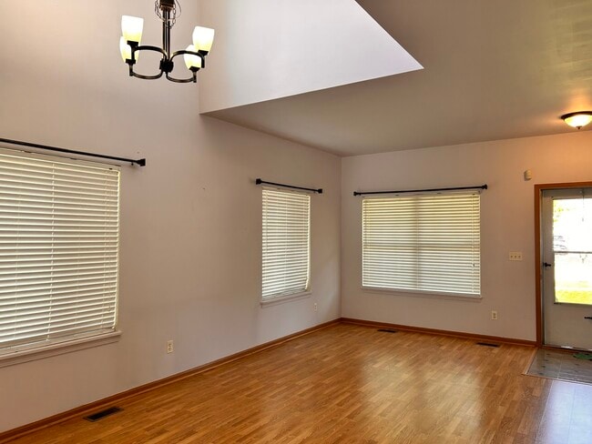 Building Photo - 1769 Rebecca Dr
