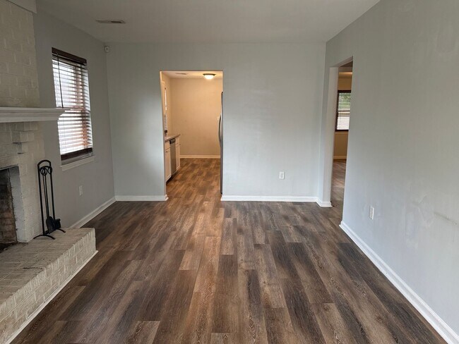 Foto del edificio - 7760 Corley Dr