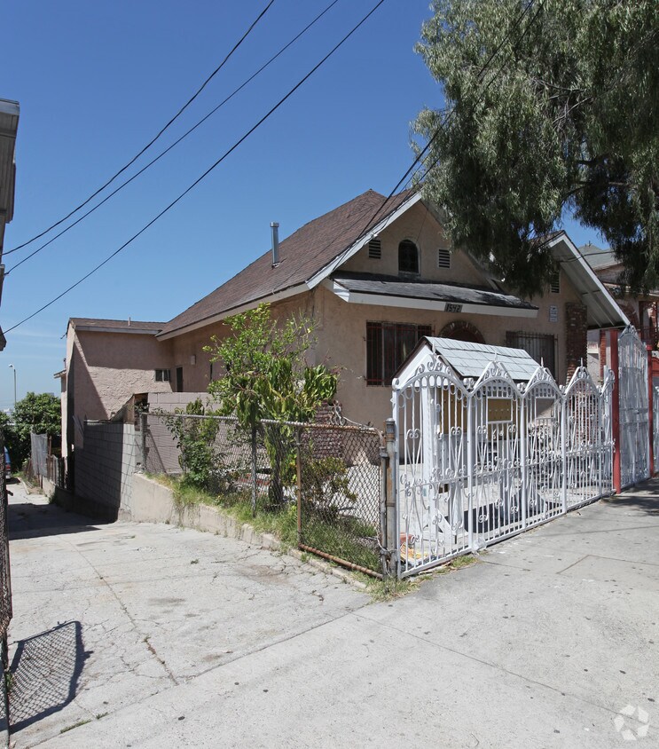 Primary Photo - 1542 Pleasant Ave