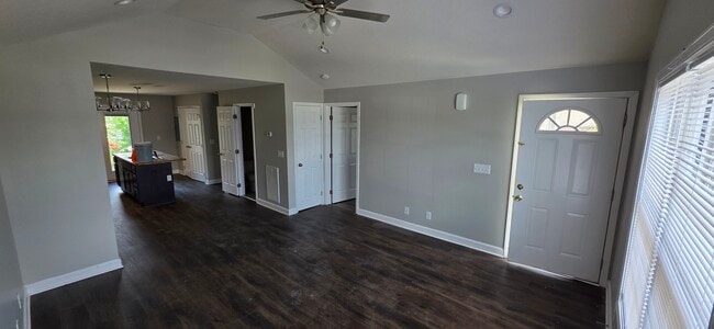 Building Photo - 285 Creekwood Ave