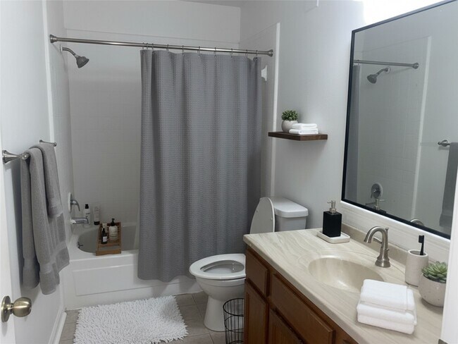 Foto del edificio - 6500 Sands Point Dr