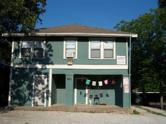Primary Photo - 1116 N Bell Ave