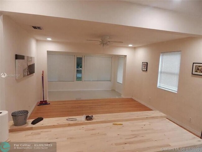 Building Photo - 1111 N 25th Ave