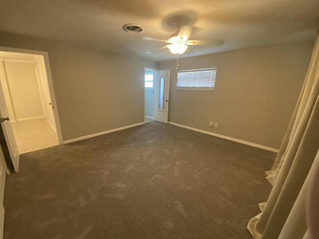 Building Photo - 250 Bel Aire Dr