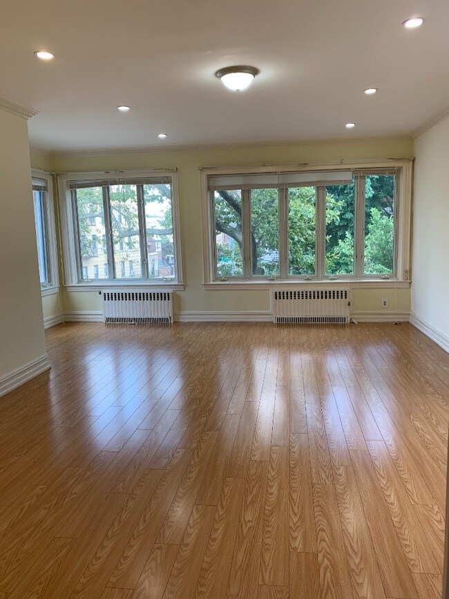 Foto del edificio - 7022 6th Ave