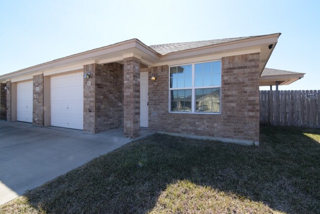 Building Photo - 1400 Cavalry Ln