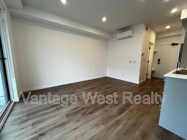 Photo du bâtiment - 1274-1274 Devonshire Ave