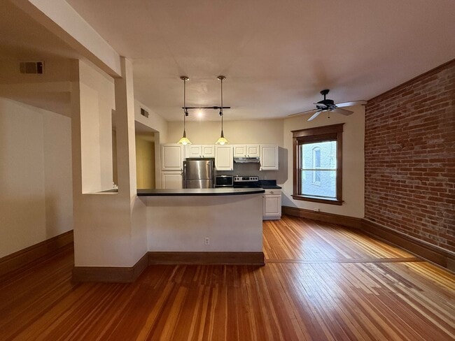 Foto del edificio - 1210 E Colfax Ave