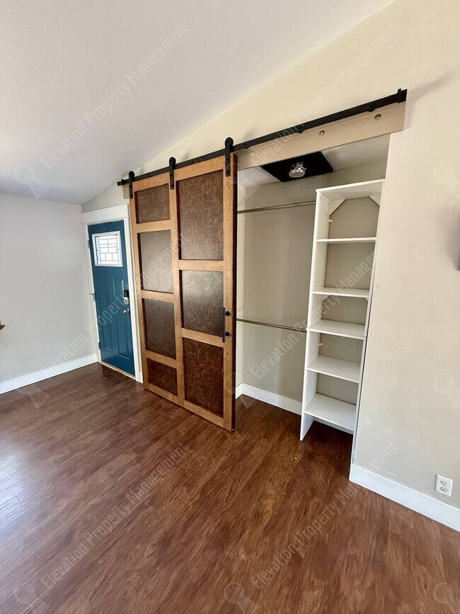 Building Photo - Single-Level 3 BR in NE Bend with large fully-fenced yard