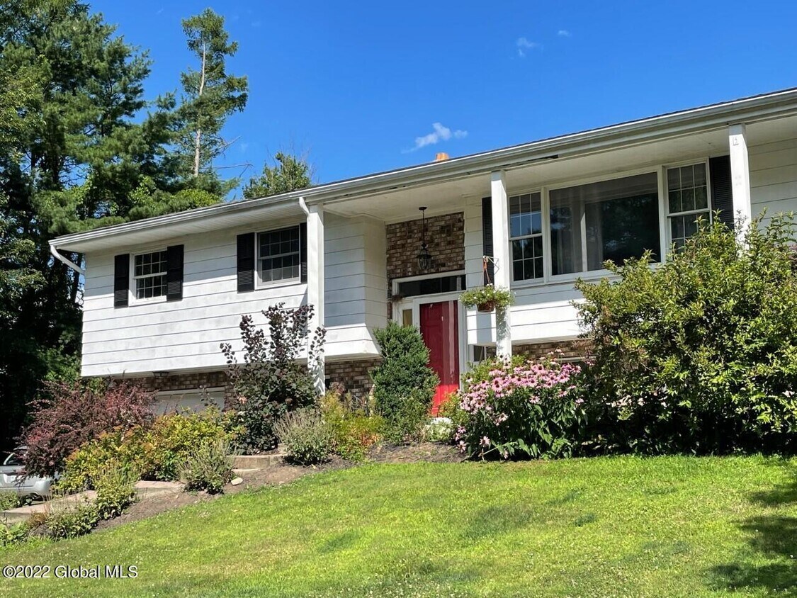 235 McCormack Rd N, Slingerlands, NY 12159 Townhome Rentals in Slingerlands NY