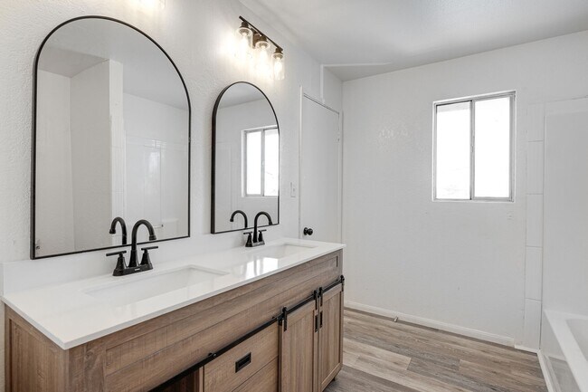 Foto del edificio - Bright & Spacious 2-Bedroom Condo in Las V...