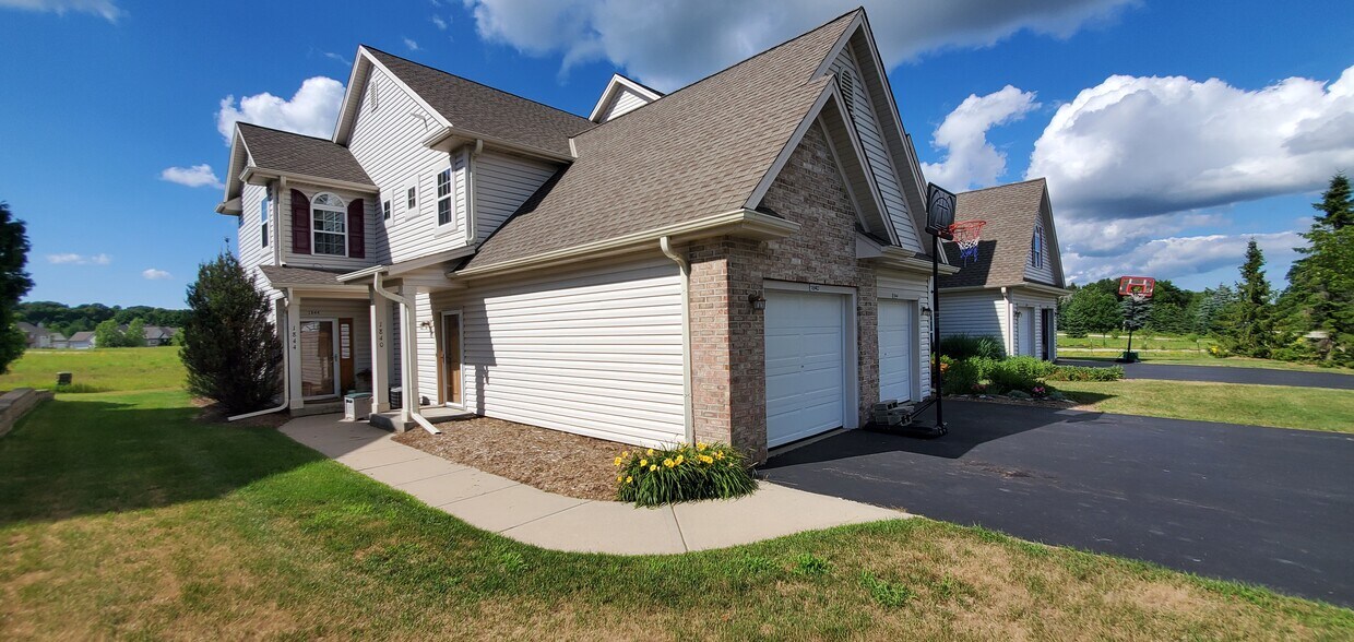 1840 Stoney Ln, Slinger, WI 53086 Condo for Rent in Slinger, WI