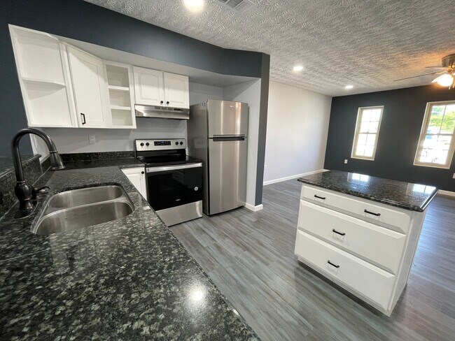 Building Photo - For Lease - 2 BR | 2.5 BA Fully Remodeled ...