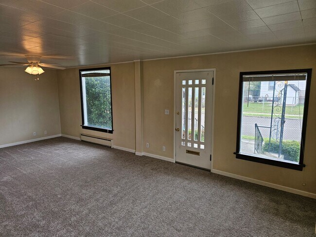 Building Photo - Charming Tacoma Craftsman for Rent!