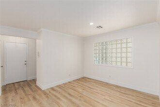 Building Photo - 861 Vegas Valley Dr