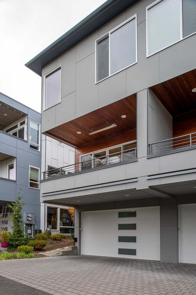 Building Photo - Immaculate, Kirkland Newer Construction - ...