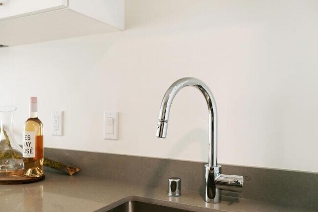 Building Photo - 1 bedroom in San Francisco CA 94103