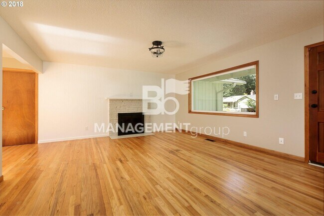 Foto del edificio - Charming Lake Oswego One-Level On Huge Cor...