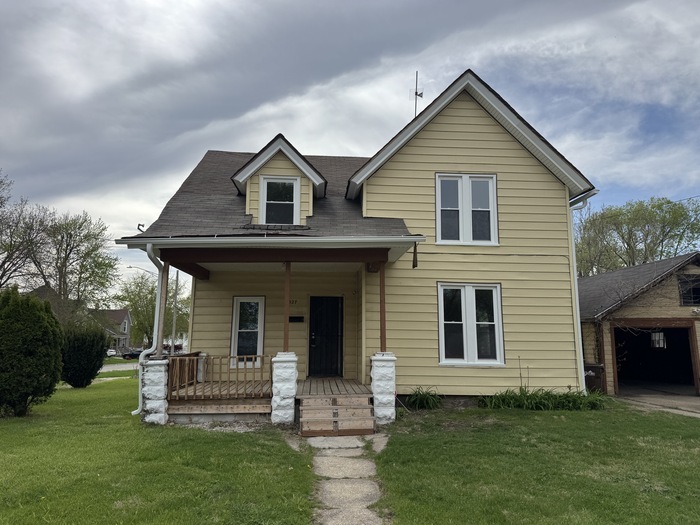 Foto principal - Fully remodeled 3 bed 1 bath $1400 includi...