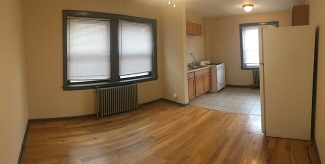 Building Photo - 1211 W Elmdale Ave