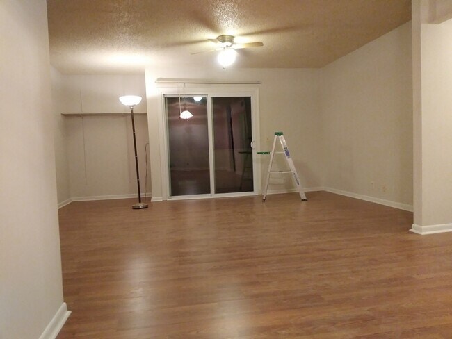 Foto del edificio - 515 Basswood Ave