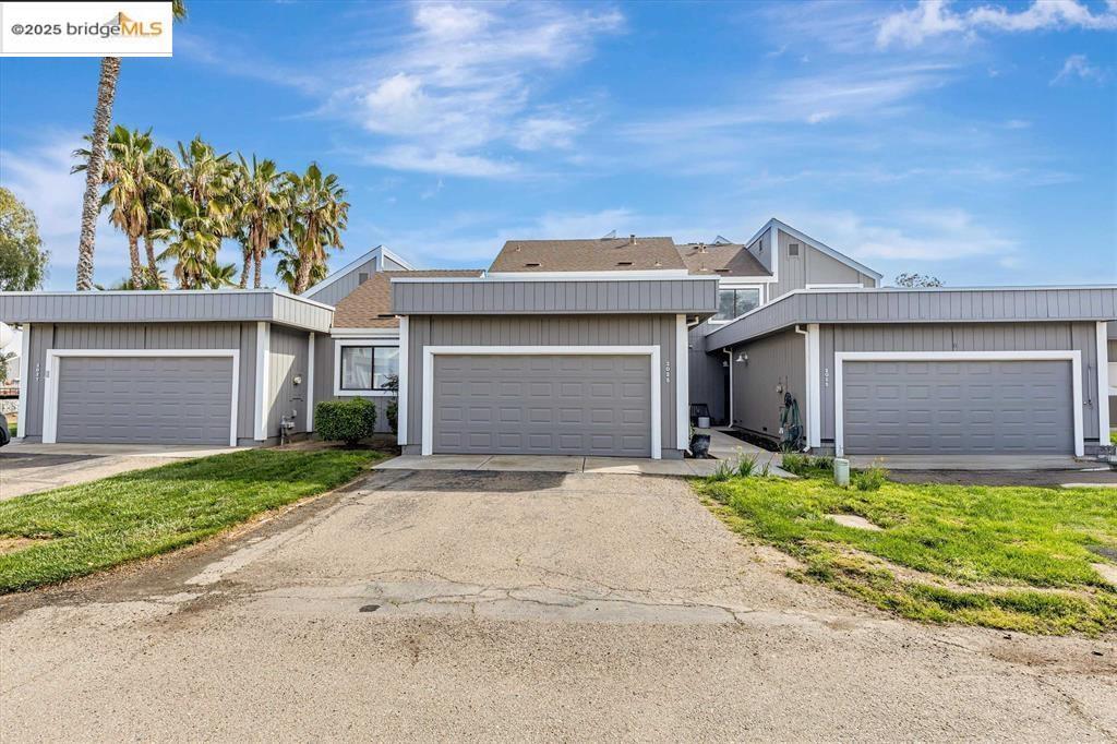Foto principal - 2025 Sand Point Rd