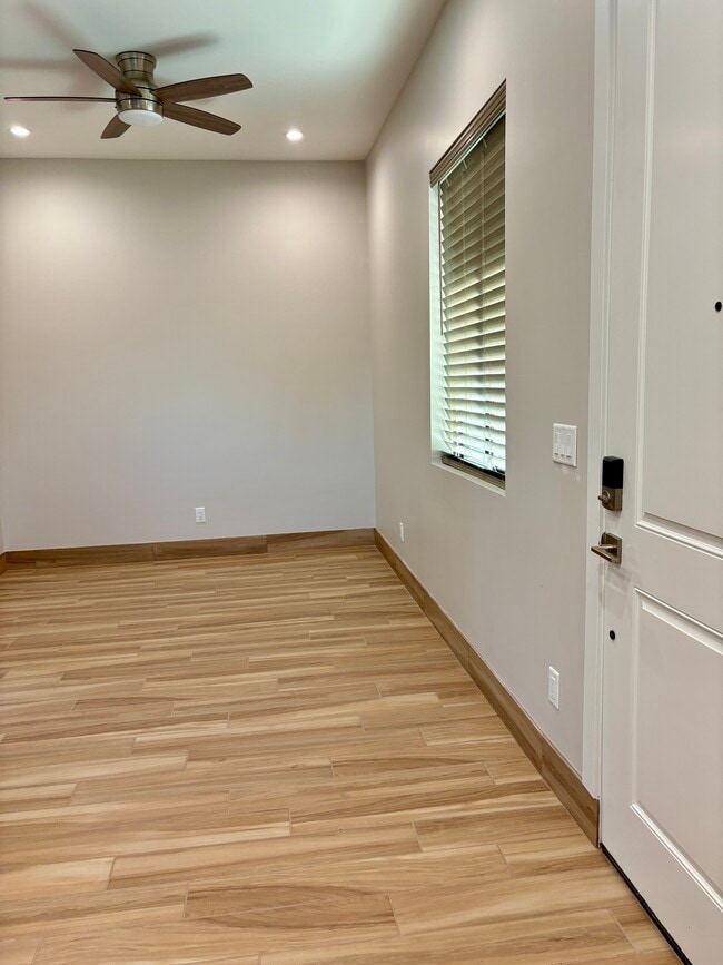 Building Photo - 537 S 96th St