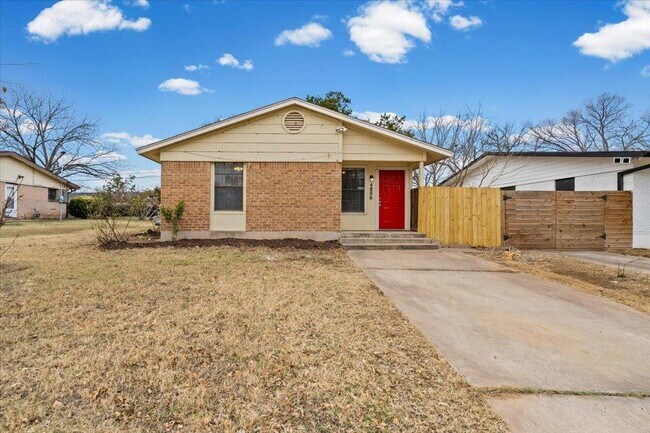 Foto del edificio - 4806 Russet Hill Dr