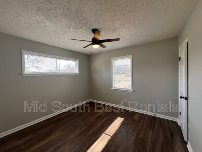 Building Photo - 1795 Tampa Cove