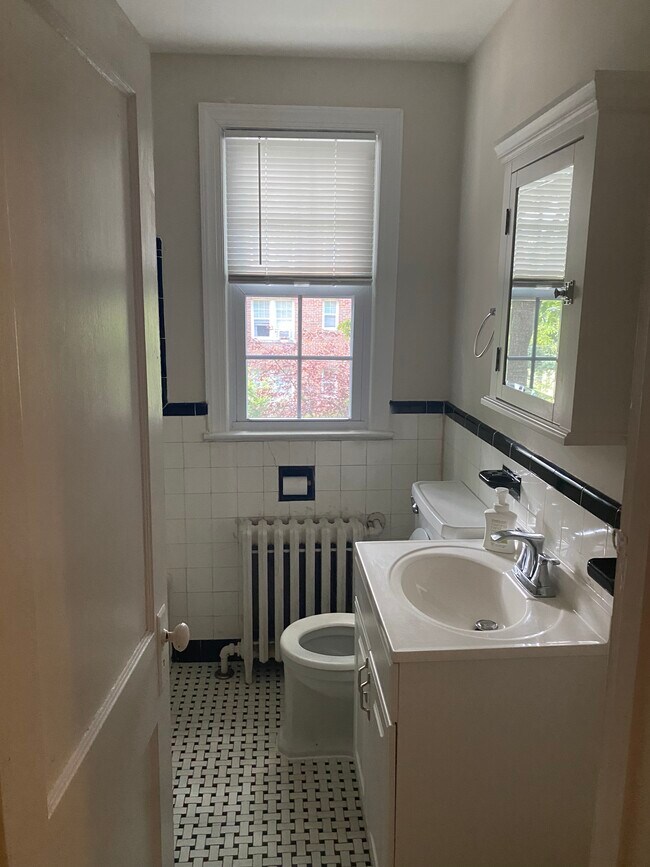 Building Photo - 4015 Benton St NW