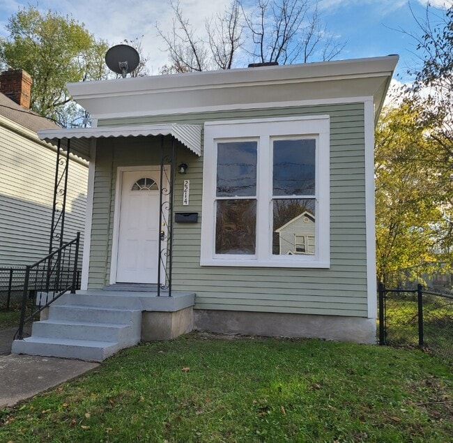 Building Photo - 2214 Cedar St