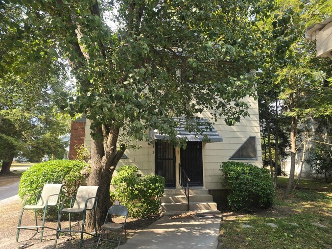 Foto del edificio - Charming Historic 2BR Apartment with Garag...