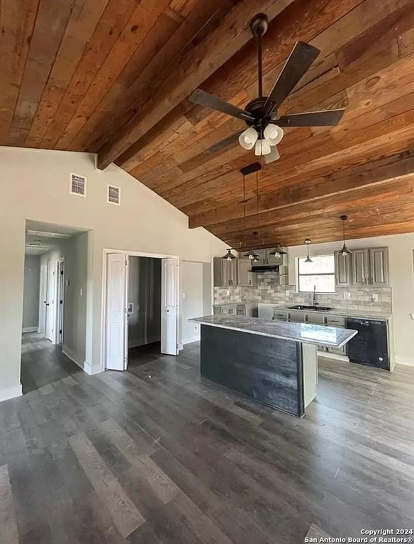 Building Photo - 406 Oak Country
