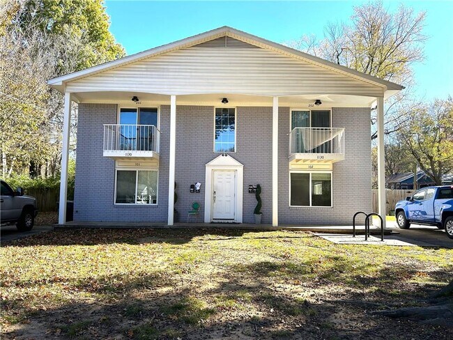 Building Photo - 1130 N Turner Ave