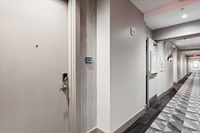 Building Photo - 145 Riverhaven Dr