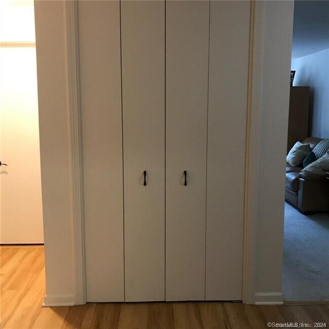 Building Photo - 34 Padanaram Rd