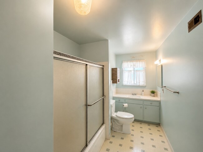 Foto del edificio - 1351 Oakwood Ct