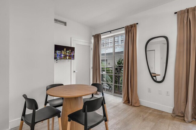Building Photo - 1207 Ocean Dr