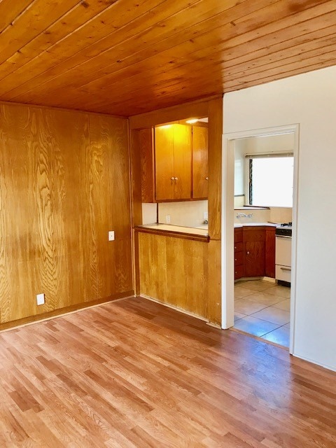 Building Photo - 1301 E Wilson Ave