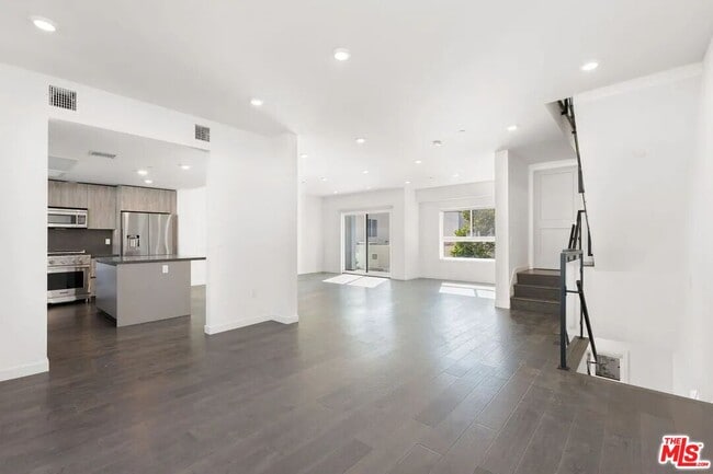 Building Photo - 849 N Alta Vista Blvd