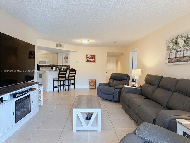 Foto del edificio - 9055 Wiles Rd