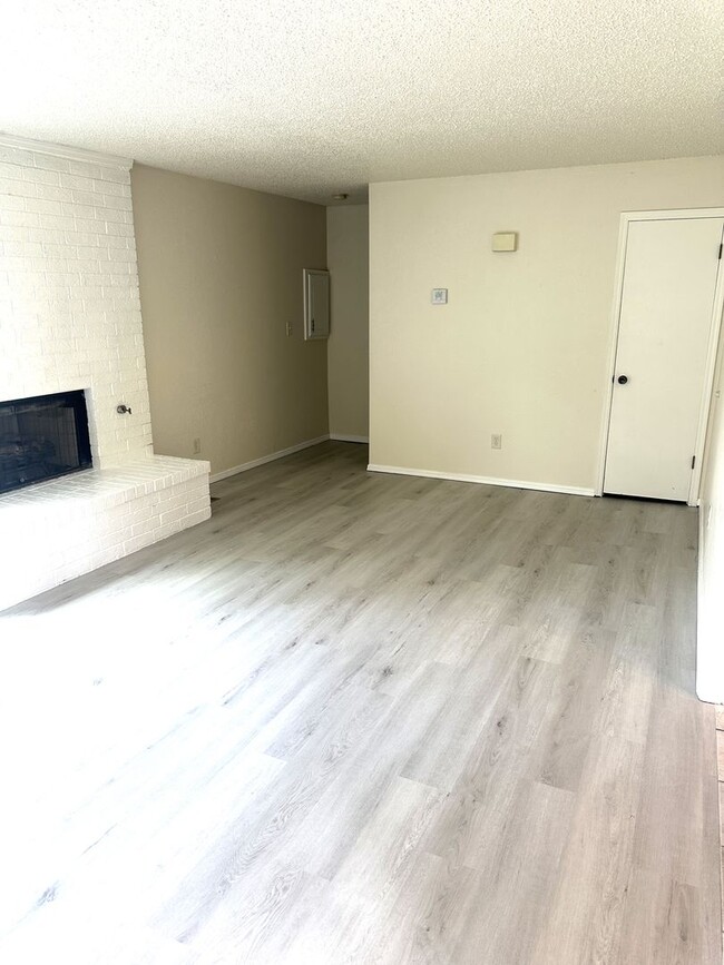 Building Photo - 1706 Jennifer Cir