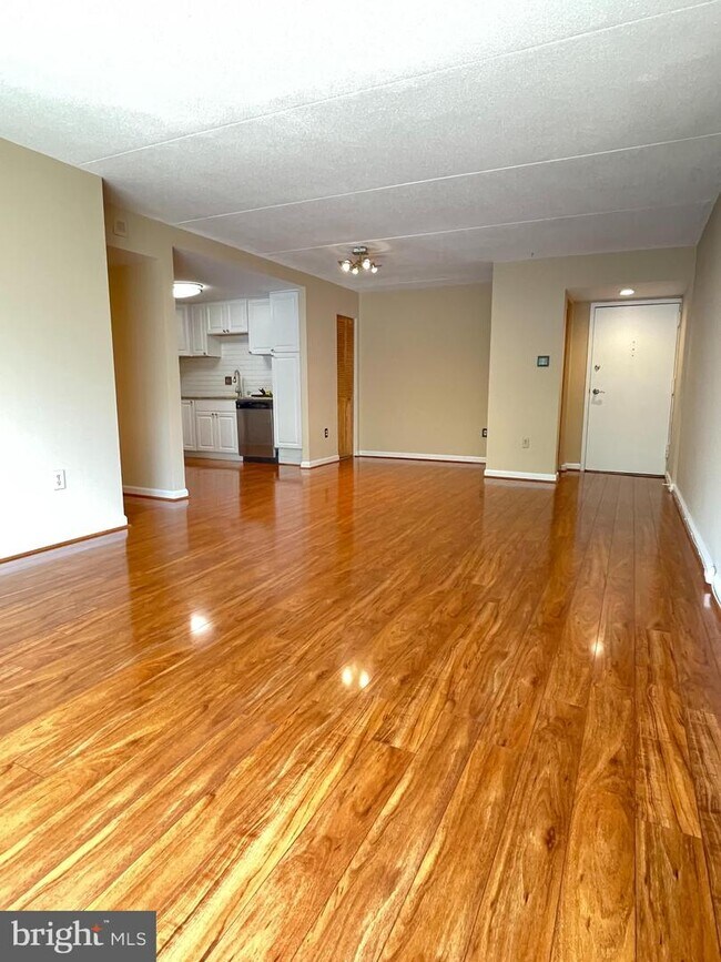 Foto del edificio - 6300 Stevenson Ave