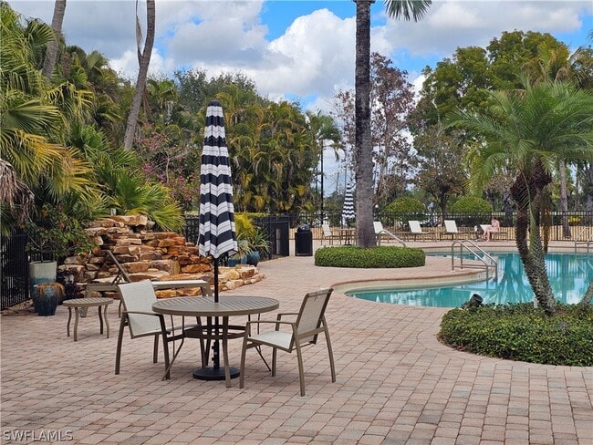 Building Photo - 2084 Par Dr