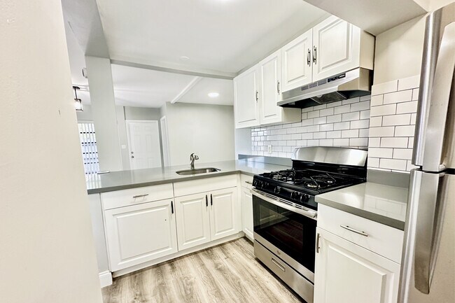 Foto del edificio - 817 NE 19th Avenue