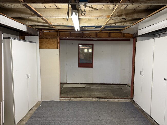 Building Photo - 4717 Beechwood Ave