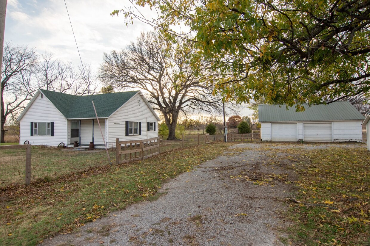 Primary Photo - 2 Bedroom 1 Bath Country Living
