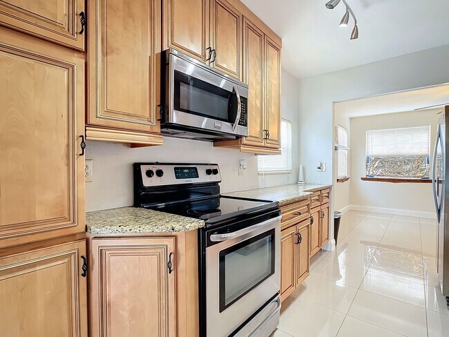 Foto del edificio - Beautifully remodeled, 1,332-square foot 3 bedroom/ 2½ bath/ home