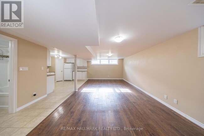 Building Photo - 415 Stevenson Rd N